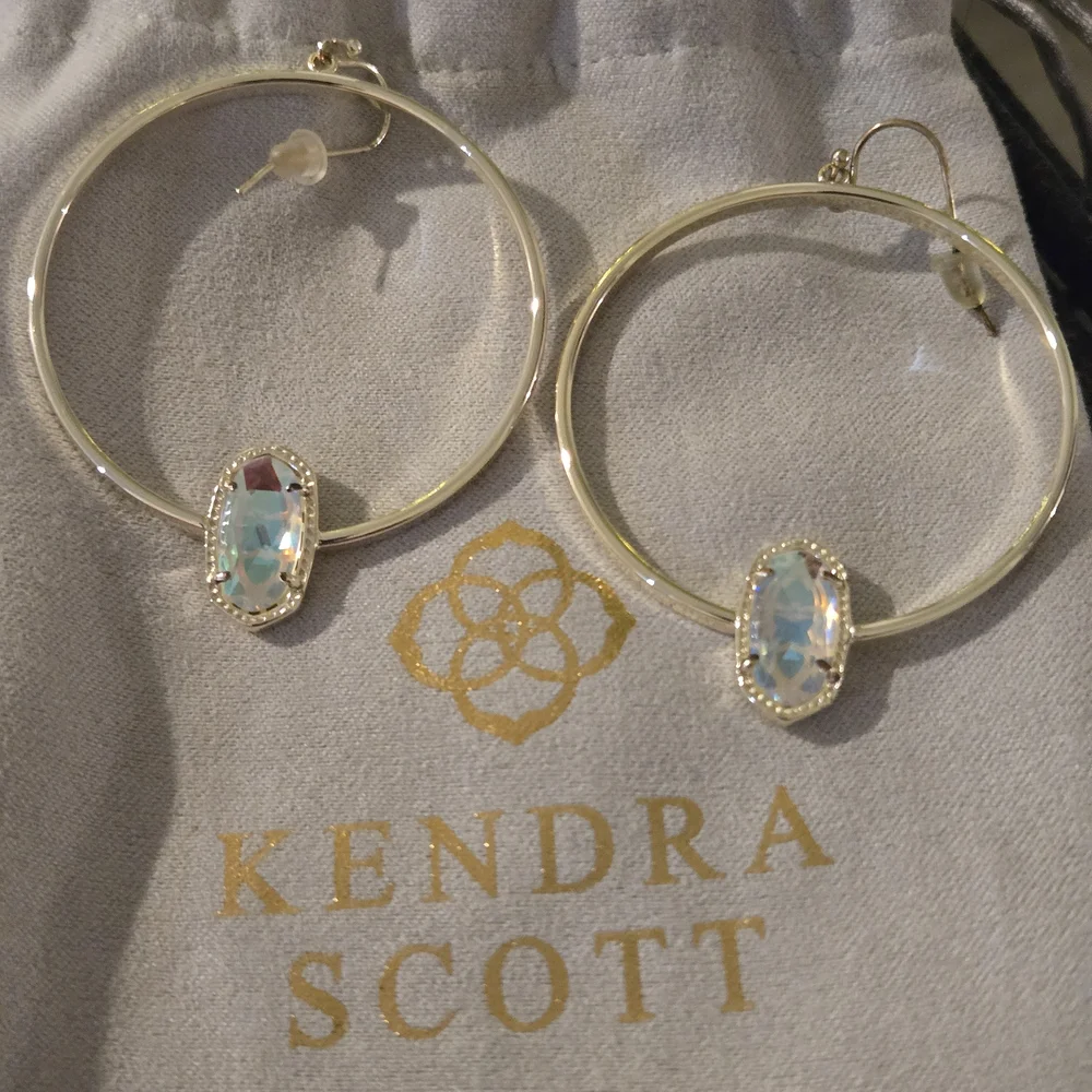 Kendra Scott Elora Gold Hoop Earrings with Dicondric Stone - Picture 2 of 4